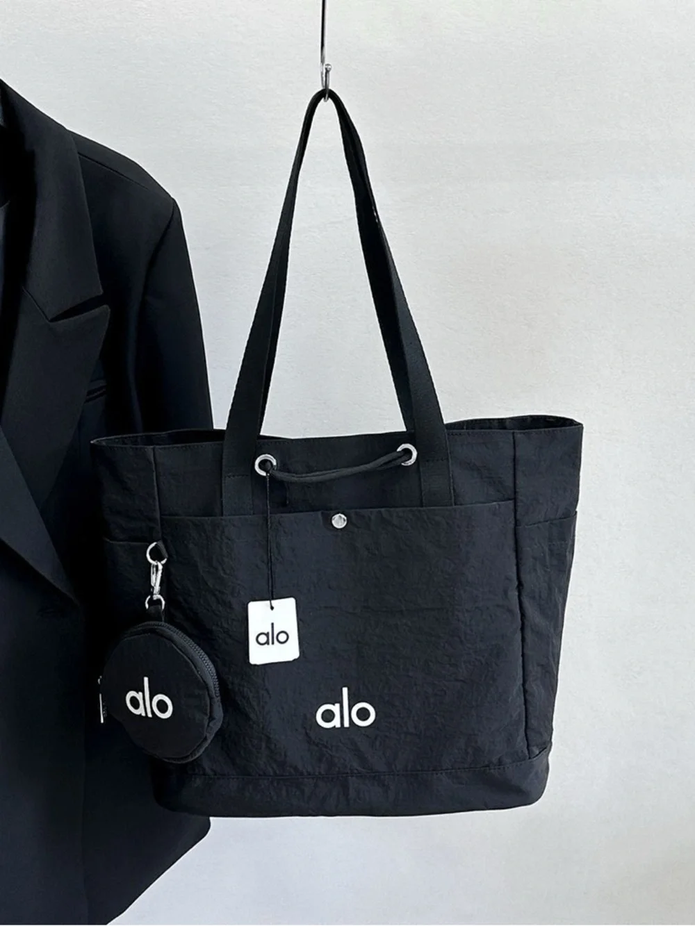 ALO Yoga Black Tote with Detachable Round Pouch - Picture 2 of 2